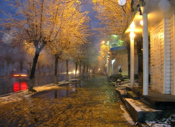 Снежная осень в городе