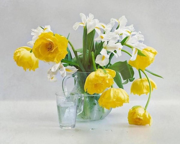 Весенний букет в вазе