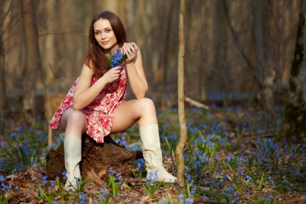 Девушка в лесу