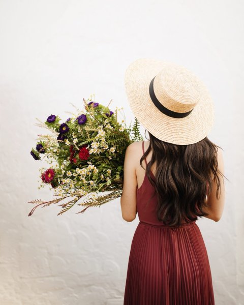 Девушка в шляпе