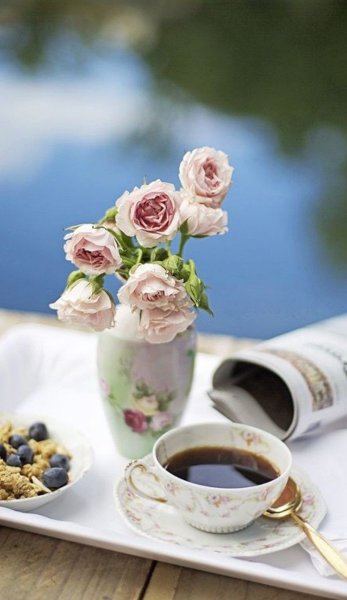 Букет незабудок в чашке