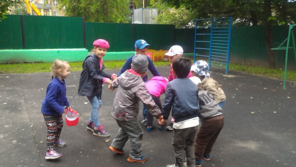 Подвижная игра на прогулке