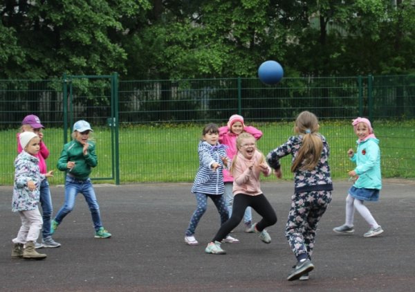 Подвижная игра Ловишки