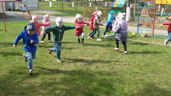 Дети в подвижных играх