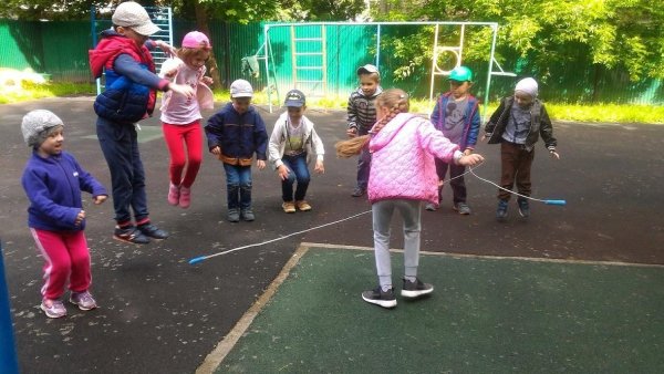 Подвижная игра на прогулке