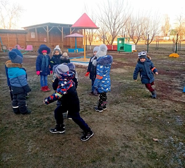 Летние игры в садике на улице