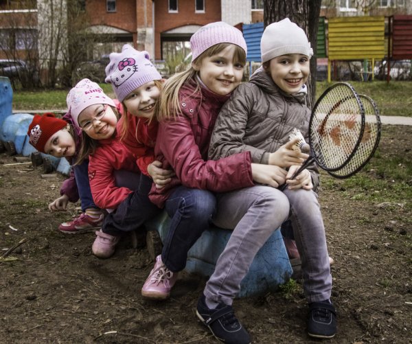 Детишки во дворе