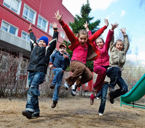 Школьники на прогулке