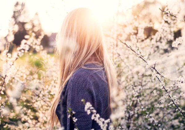 Фото блондинки со спины