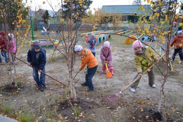 Труд людей весной