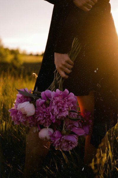 Девушка с цветами