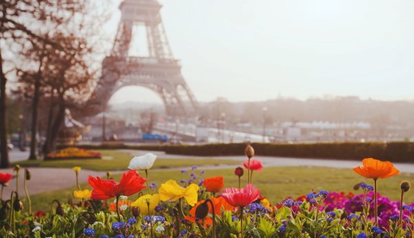 Эйфелева башня в Париже фото