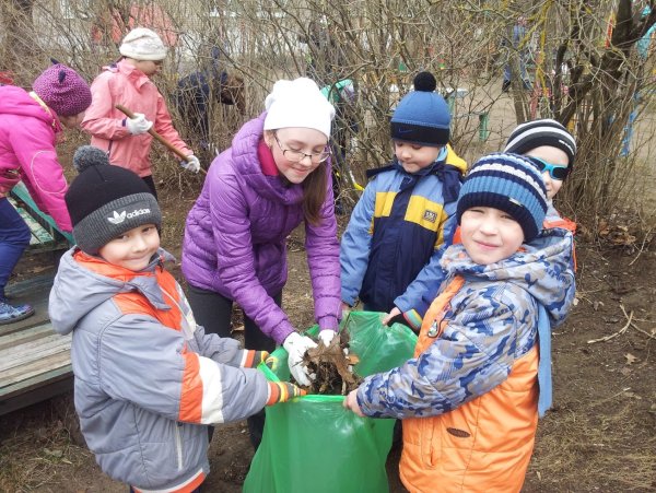 Прогулка на улице в детском саду