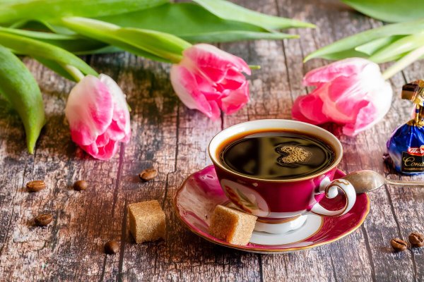 Гиф с добрым утром с кофе и цветы