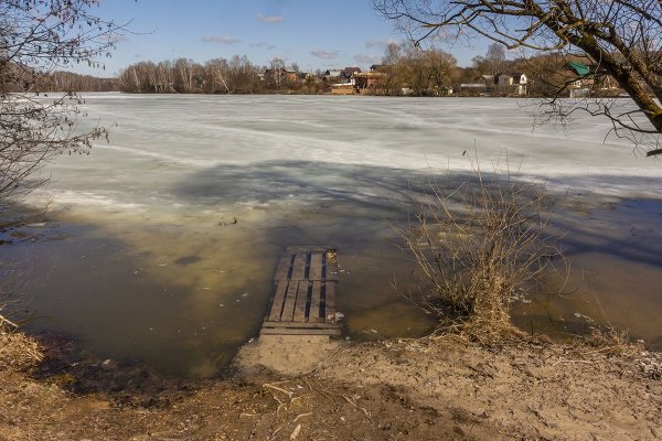 Весеннее озеро