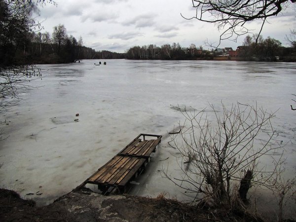 Весеннее озеро