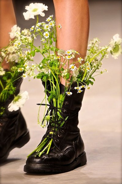 В босоножках на снегу