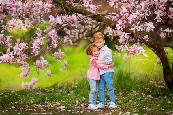 Дети с цветами