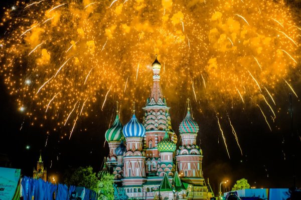 Салют в Москве 9 мая