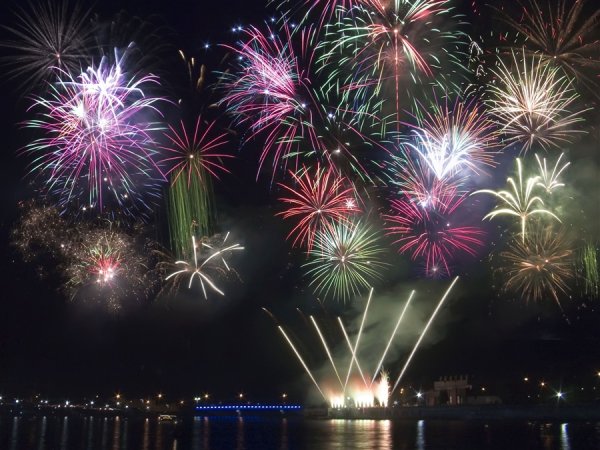 Рисование праздничный салют