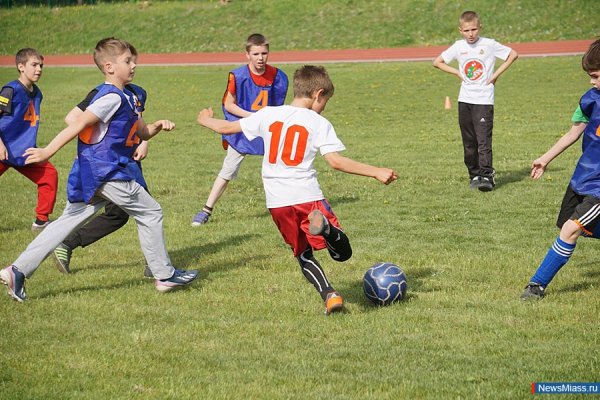 Футбольное поле Весна