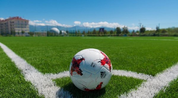 Футбол под дождем