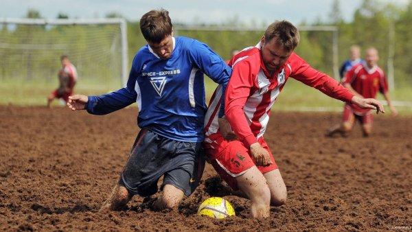 Детский футбол на улице