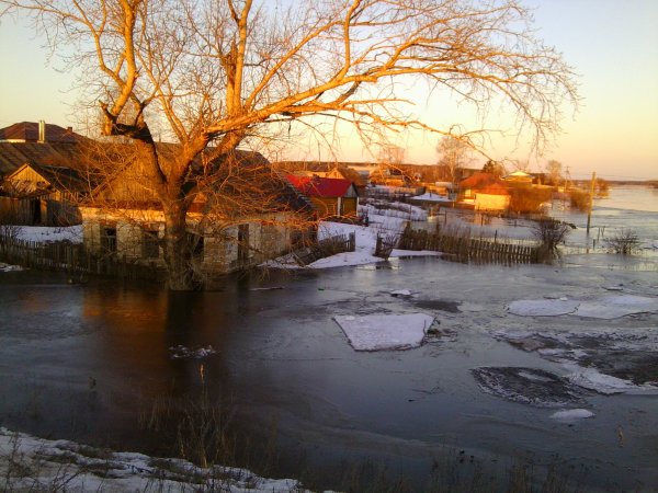 Паводочное половодье реки