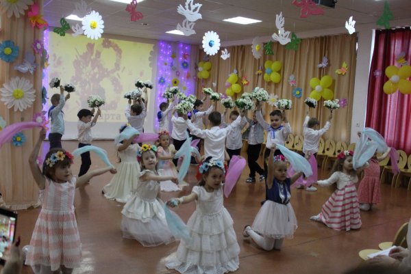 Весна на утреннике