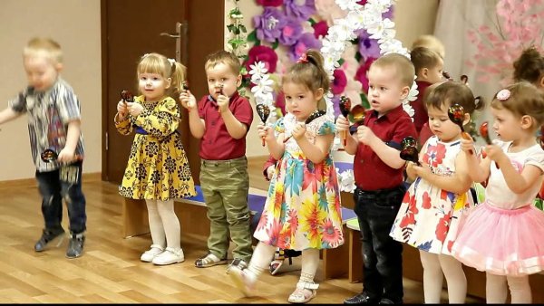 Фоны 8 марта детские