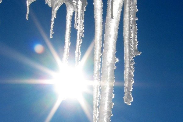 Сосульки зимой