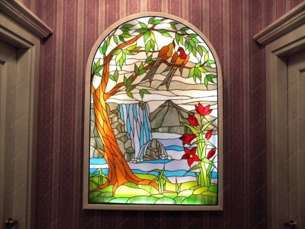 Необычный витраж в интерьере