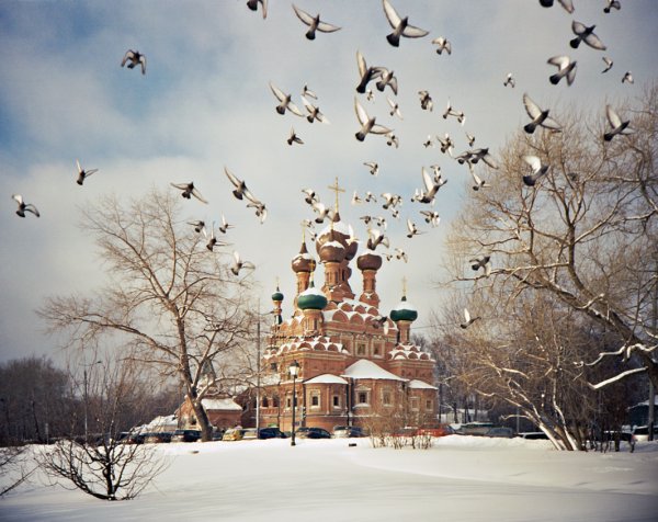 Храм и цветочки красивые