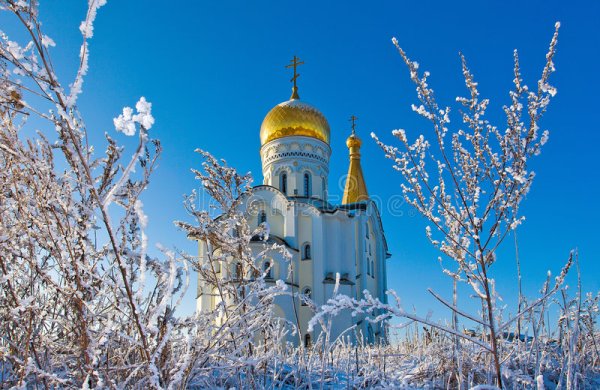 Церковь в снегу