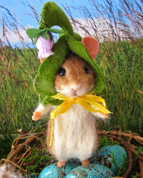 Весенний мышонок