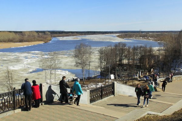 Набережная Грина в Кирове весной