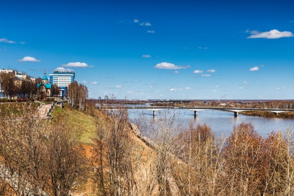 Набережная реки Вятки Киров осень