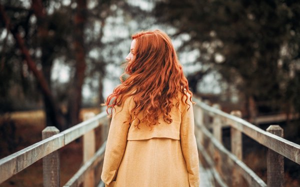 Рыжие волосы со спины