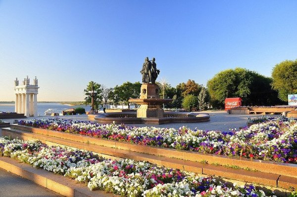 Красивый весенний Волгоград