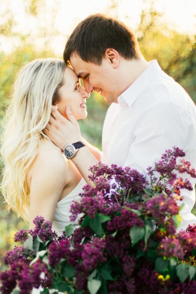 Влюбленные и сирень
