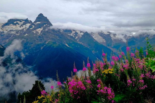 Пик Домбай Ульген