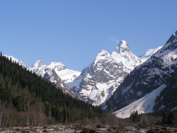 Домбай Курортный посёлок осень