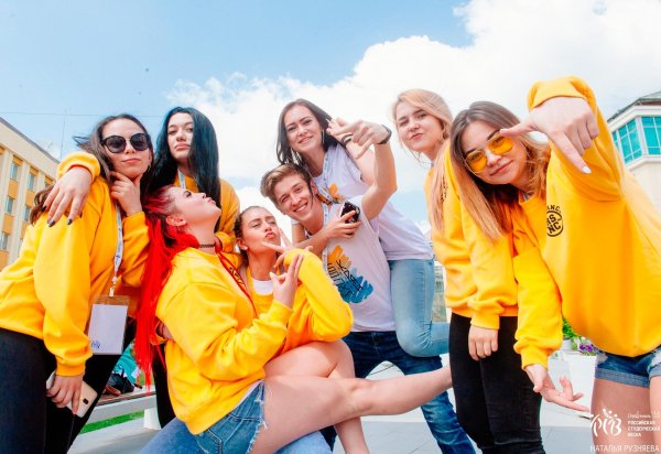 Студвесна мерч