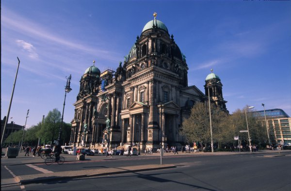 Регулировщица в Берлине 1945