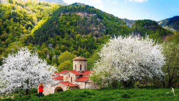 Село у гор Карачаево Черкессия