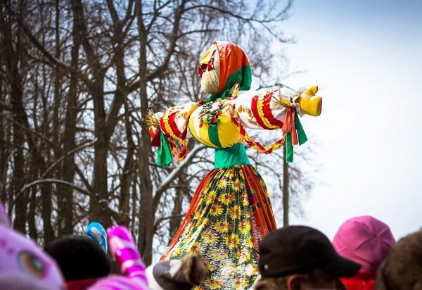 Яркая картинка на планшеты Масленица a4 Вертикаль