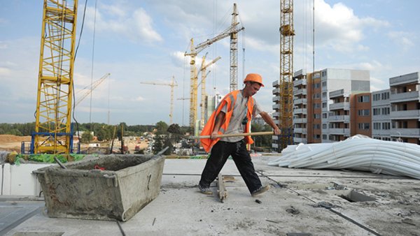 Труд людей весной