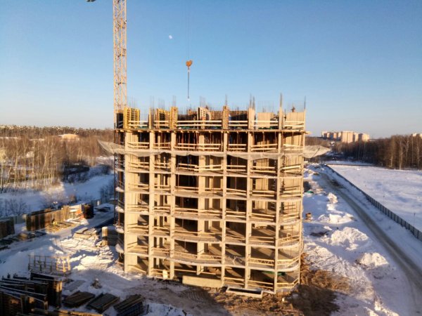 Дом из бруса зимой стройка