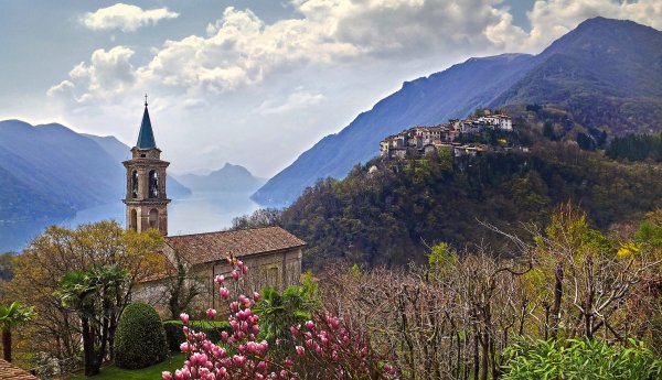 Храм на Комо Италия