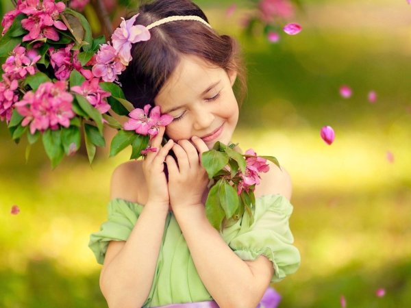 Счастливая женщина лето